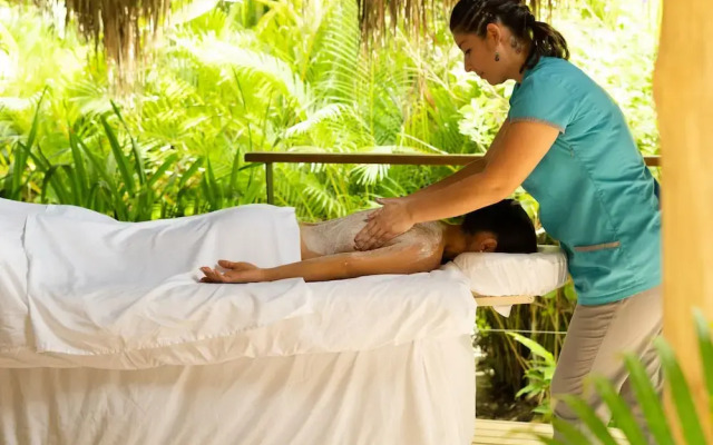 Luxury Beachfront Villa with private pool at Nantipa