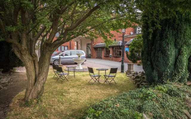 Bridge House Hotel