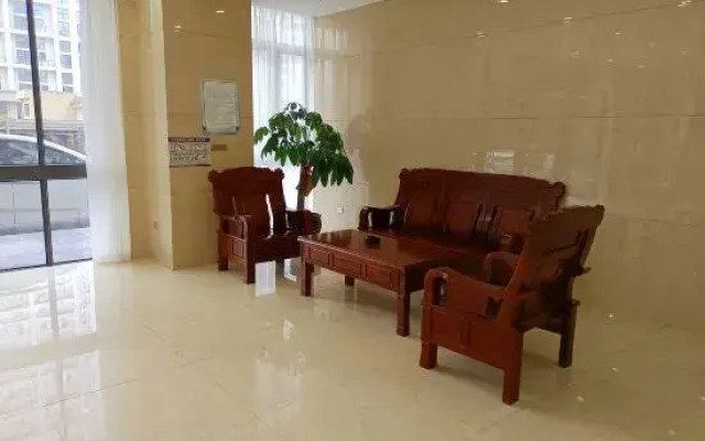 Huating·Aofeng Hotel (Pingyang Railway Station Yintai City Branch)
