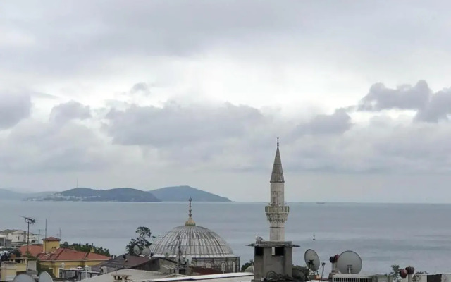 Blue Mosque Apart