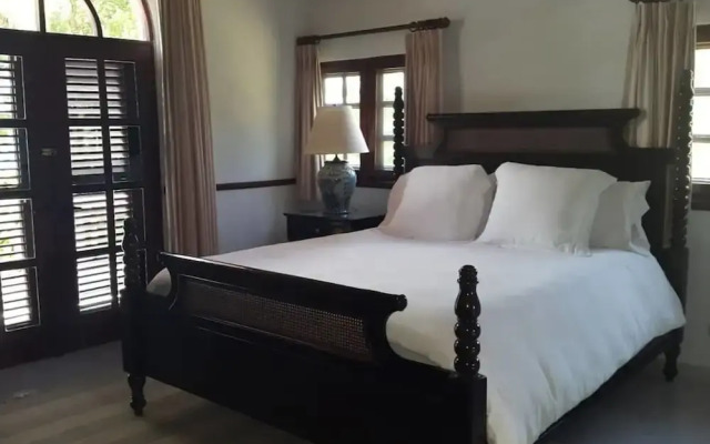 Spacious Oceanfront Villa