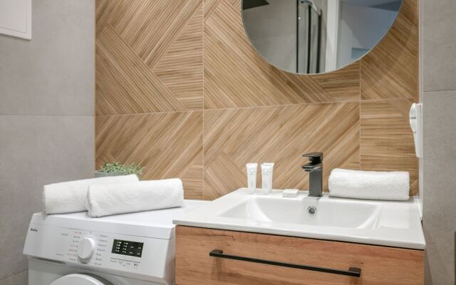Charming Apartment for 6 by Renters