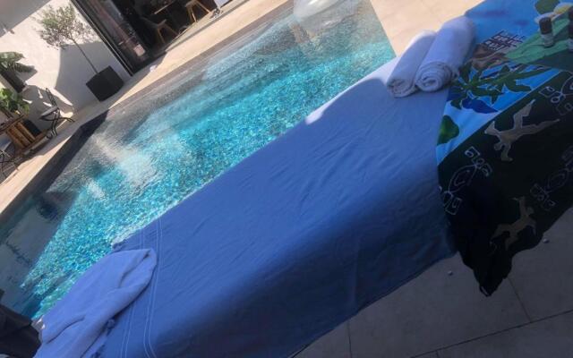 La Suite Côté Pool-House Piscine, Sauna & Jacuzzi privatifs