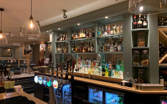 Potters Heron Hotel