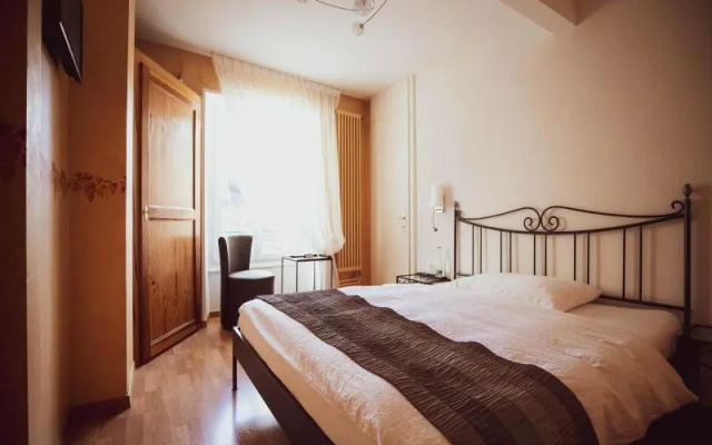 Auberge Communale De La Couronne – Guest Rooms – Yvorne