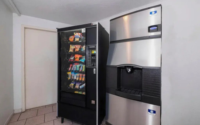 Red Roof Inn & Suites Cornelius – Lake Norman