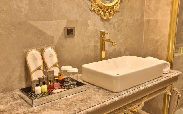 Real King Suit Otel