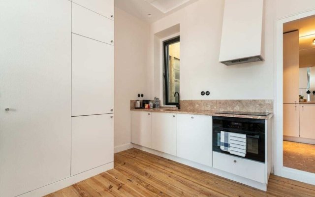 Design Spacious 2bd, 5mins From Lx Factory!