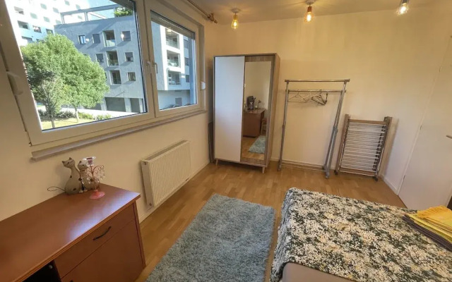 Large Modern 75m2 Flat and Free Parking