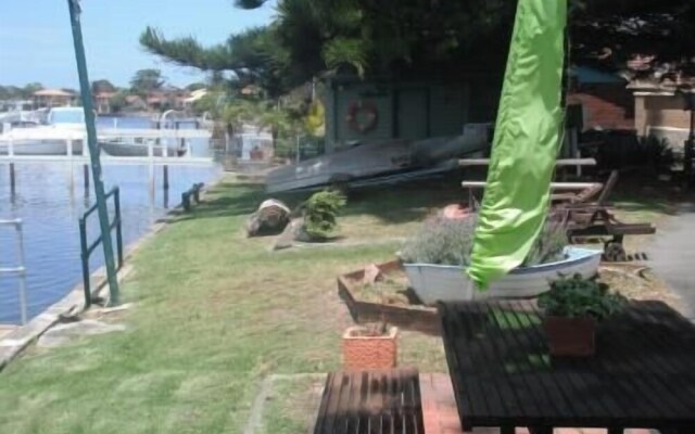 Black Swan Waterfront Motel