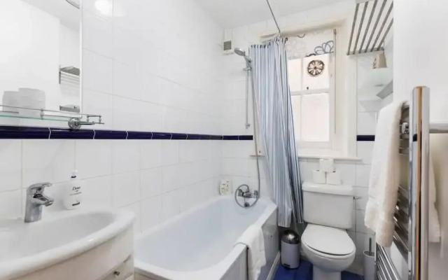 Charming 2 bed Apartment in Queen's Park W/garden
