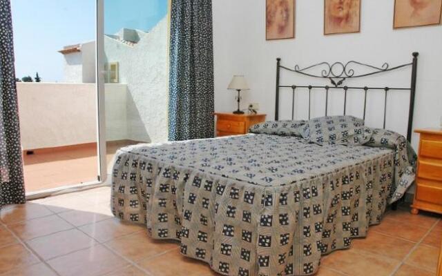 Bungalow with terrace, pool in Alicante