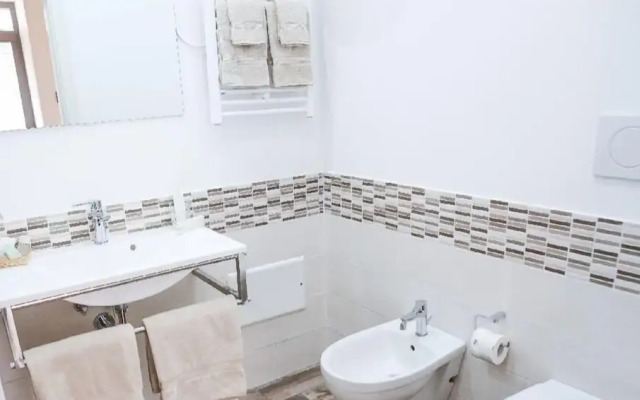 Ailanthus Holiday Suites