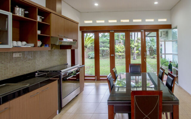 Kencana Villa 7 Bedrooms with a Private Pool