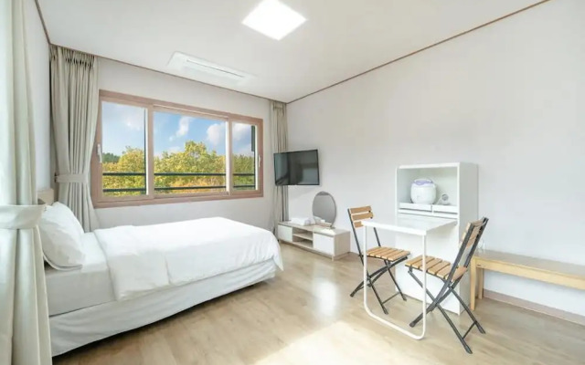 Jeju Gwaneumsa Ganeun gil Pension