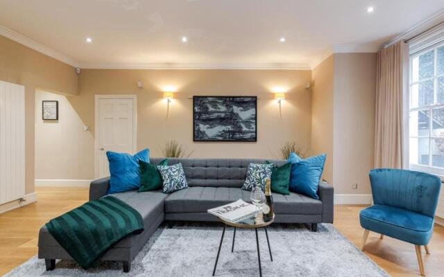 Luxurious Central Kensington Apartment
