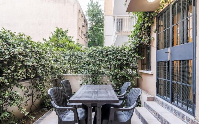 Convenient Flat w Garden 10 min to Galataport