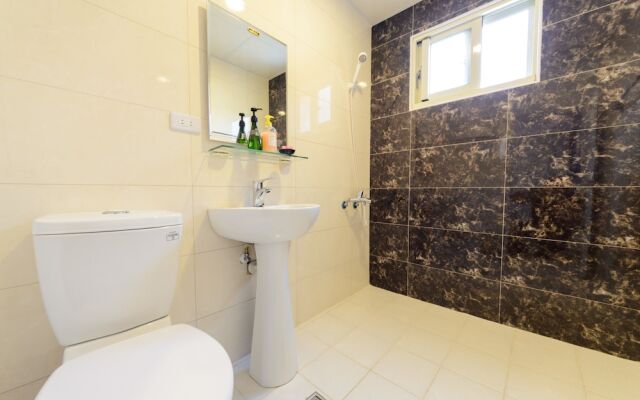 Lan Bai Tou - Train Station B&B