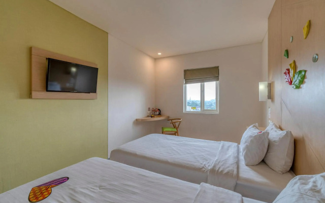 Ascent Hotel and Cafe