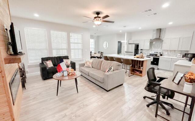 LakeDallasPoolHouse GREAT memories, near LAKE!