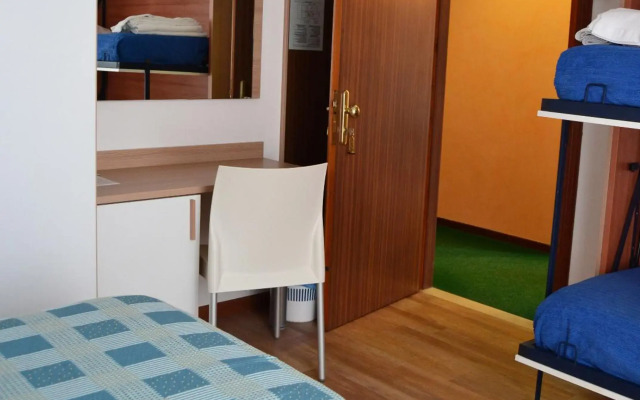 Hotel Midi