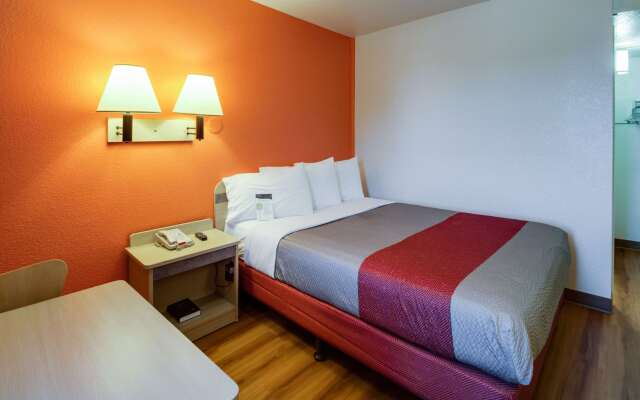 Motel 6 Lenexa, KS - Kansas City Southwest