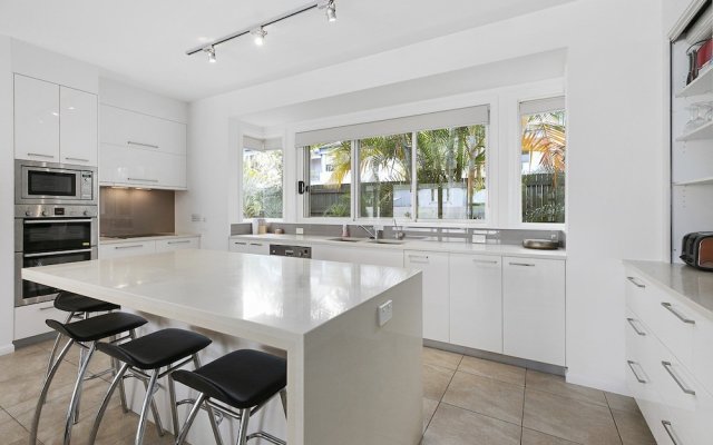 Perfect Family Holiday Home on Noosa Sound - 3 Key Court