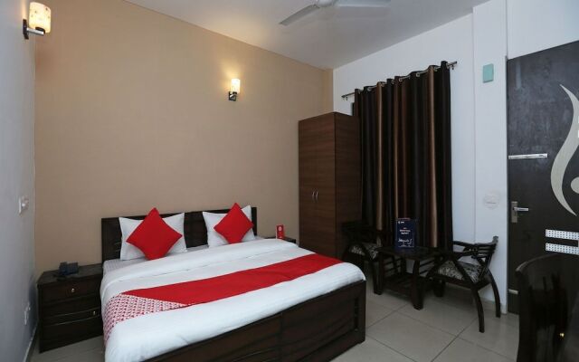 OYO 15674 Mahak Residency