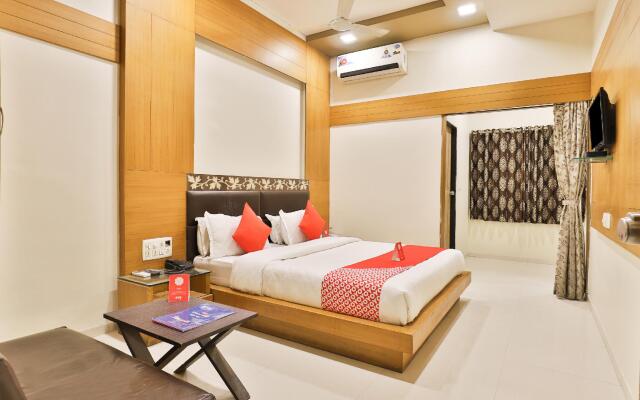 OYO Collection O 11610 Hotel Shreenath