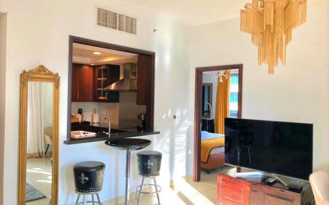 Stunning Downtown apartment with balcony