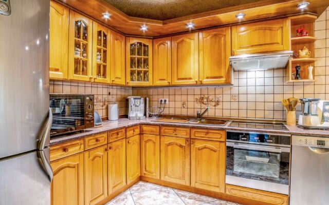 House Lena Kowary
