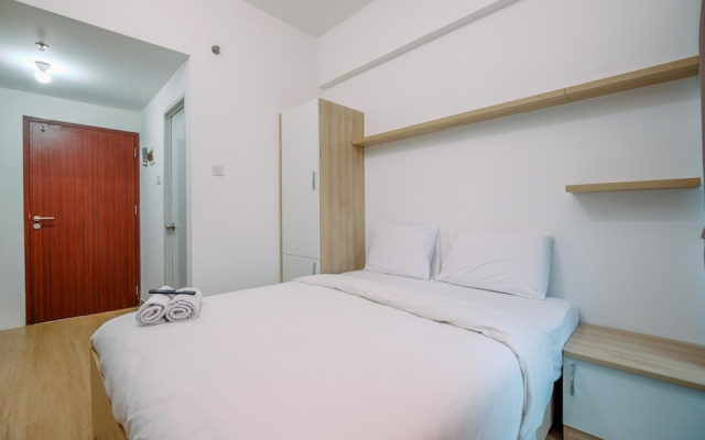 Warm And Comfort Studio Room At Sayana Bekasi Apartment
