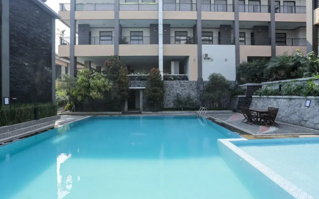 RedDoorz Plus near Farmhouse Lembang