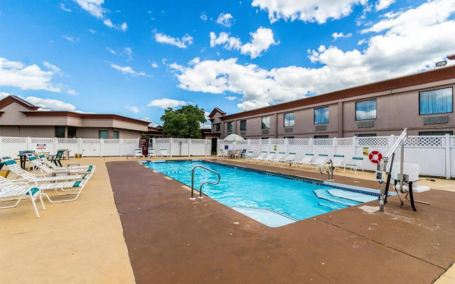 Econo Lodge Inn & Suites Chambersburg Central