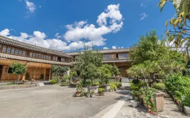 Lijiang Wenfu Courtyard Inn