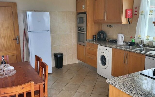 Charming 2-bed House in Ponta Delgada