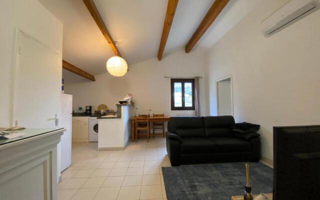 Corte Apparemment T3 en résidence privé