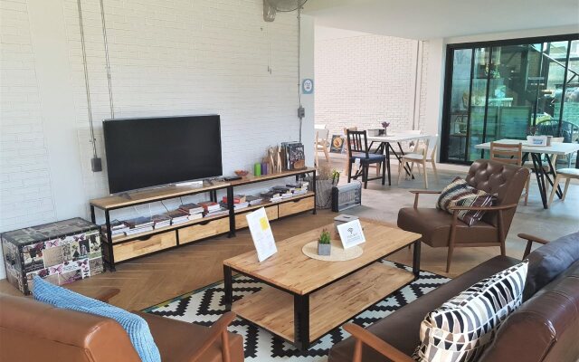 Baan Mai Kradan Hostel Chiang Rai