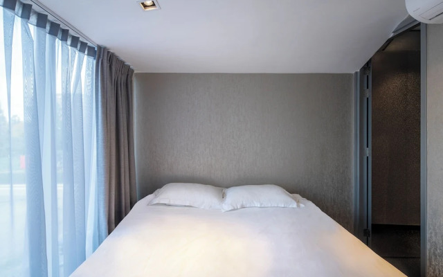 Diamond Capsule Hotel Amsterdam South
