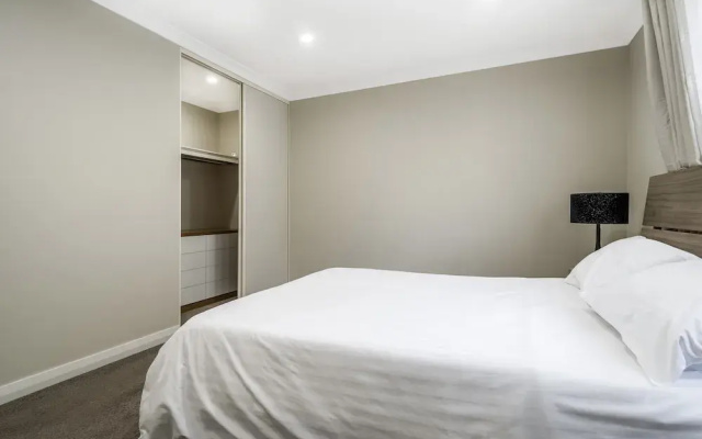 Spacious 4-bed House With Outdoor Area
