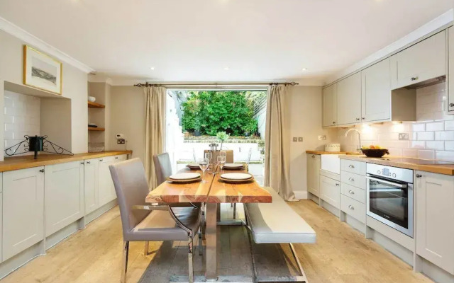 Relaxing Escape by the Kings Road
