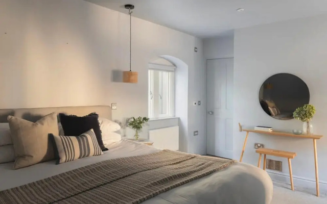 St Catherine s Hospital - Deluxe Apartment