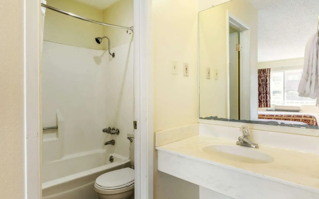 Econo Lodge Waco North I-35