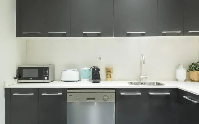 Bright and modern 4bedroom with terrace in Las Ramblas P1