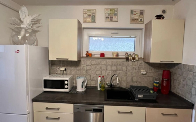 Priestranný dom v tichej časti mesta Levice.