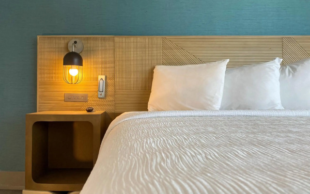 Marseilles Beachfront Hotel