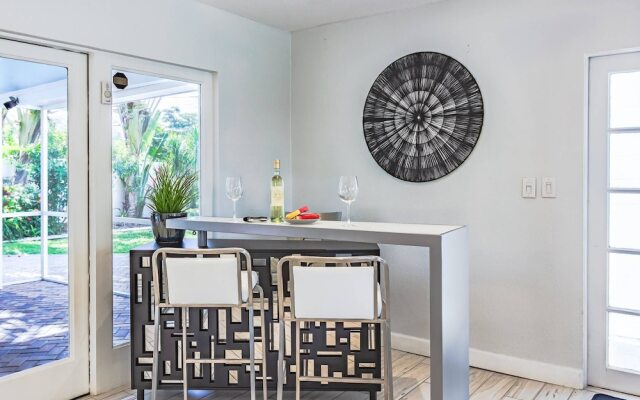 Fruit & Wine Saltwater Pool Home