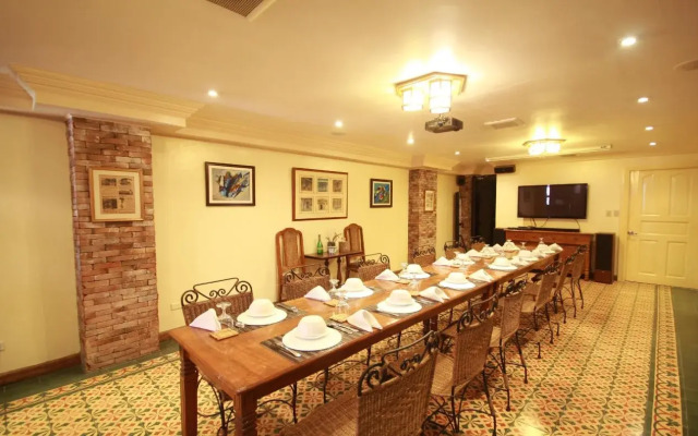 Roxas President's Inn