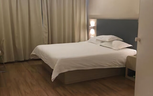 HanTing Hotel (Zoucheng Railway Station Longshan South Road)