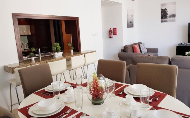 Luton Vacation Home Burj Views